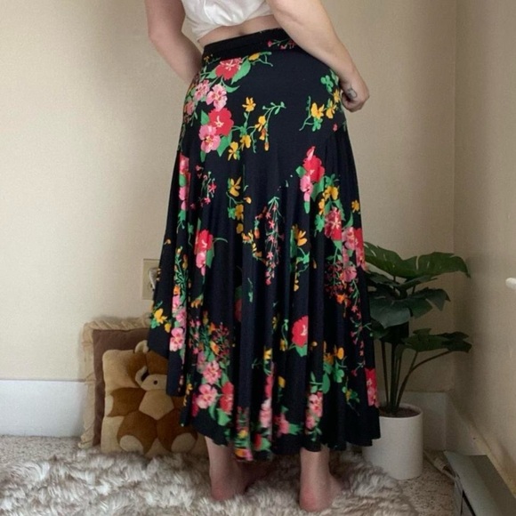 Black floral wrap skirt - Picture 6 of 7